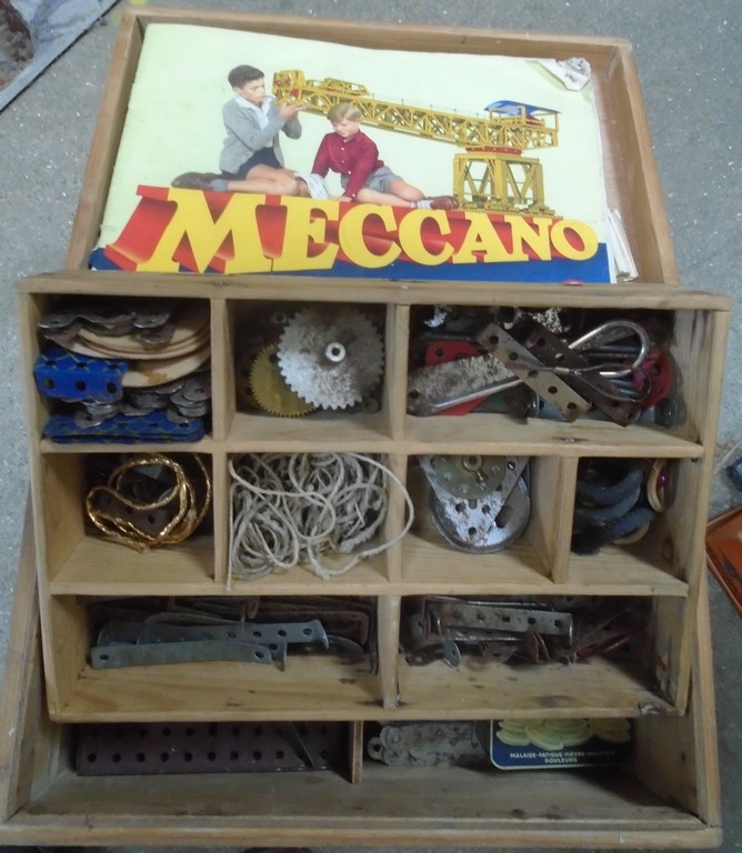 Coffret en bois, jeu Meccano avec livrets