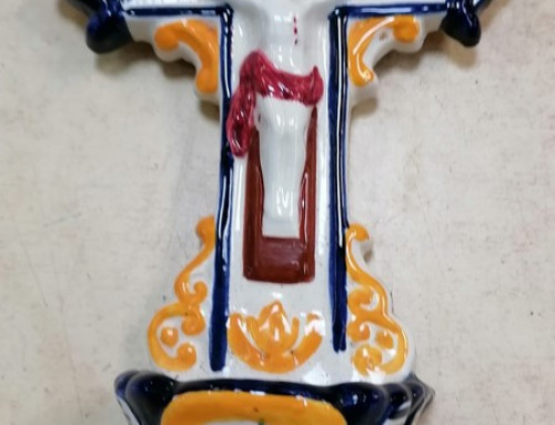 Crucifix bénitier en faïence  HB Quimper