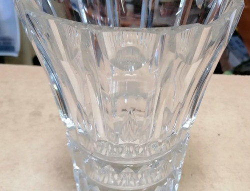 Vase en cristal de Saint-Louis légèrement ébréché