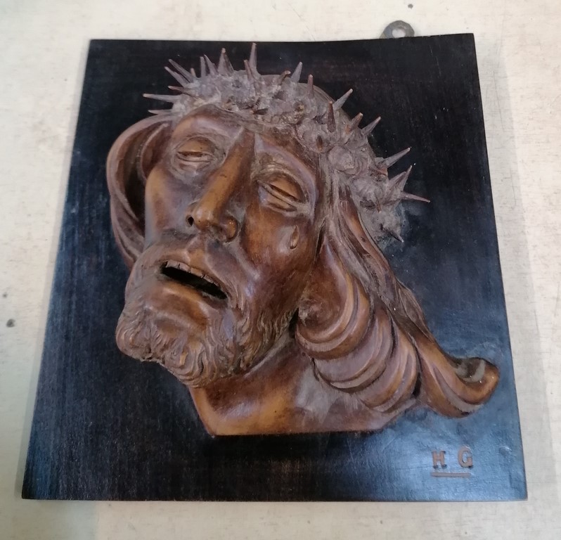 Sculpture en bois du Christ par H. Gueguenniat